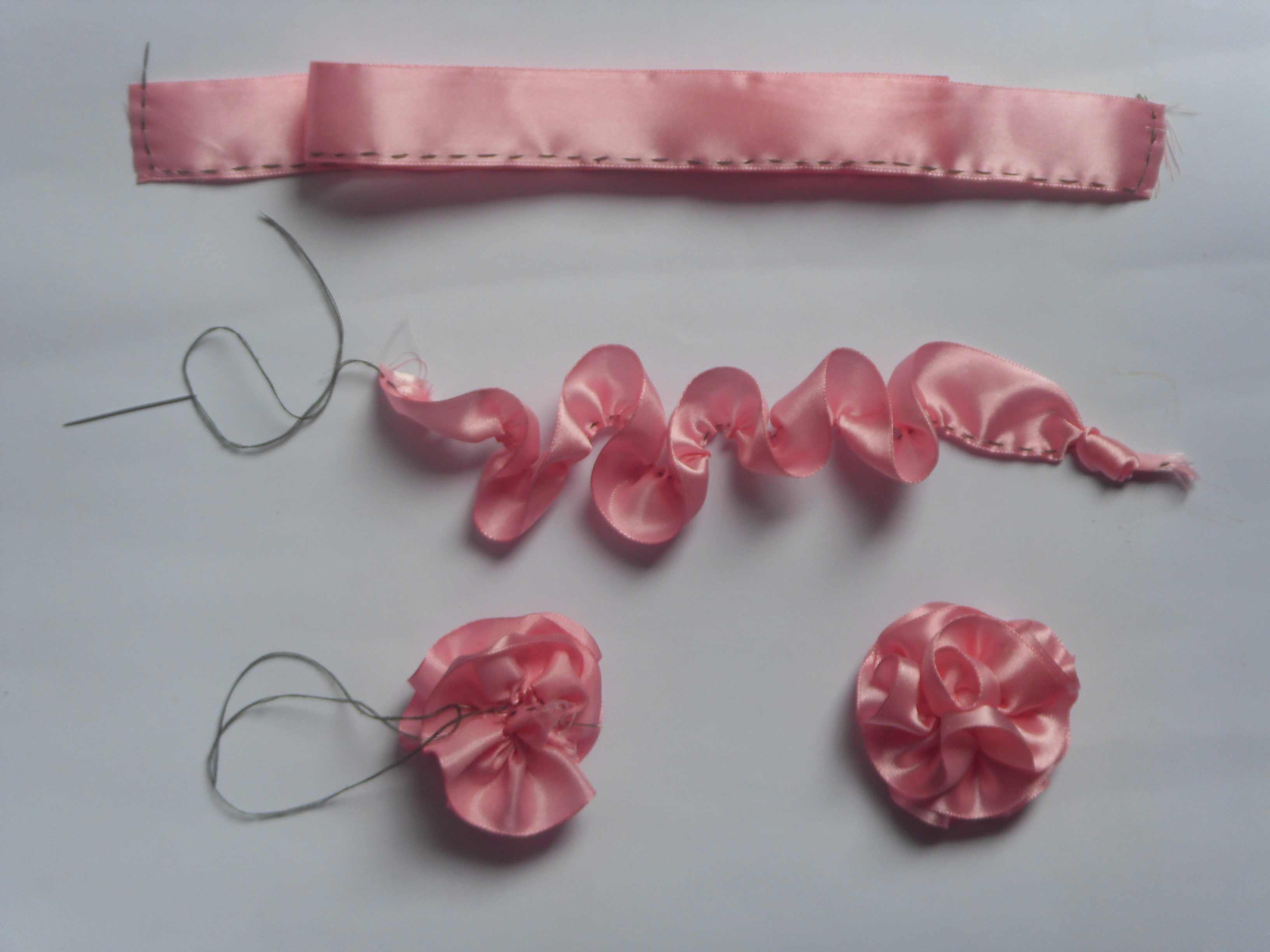 Making ribbon flowers